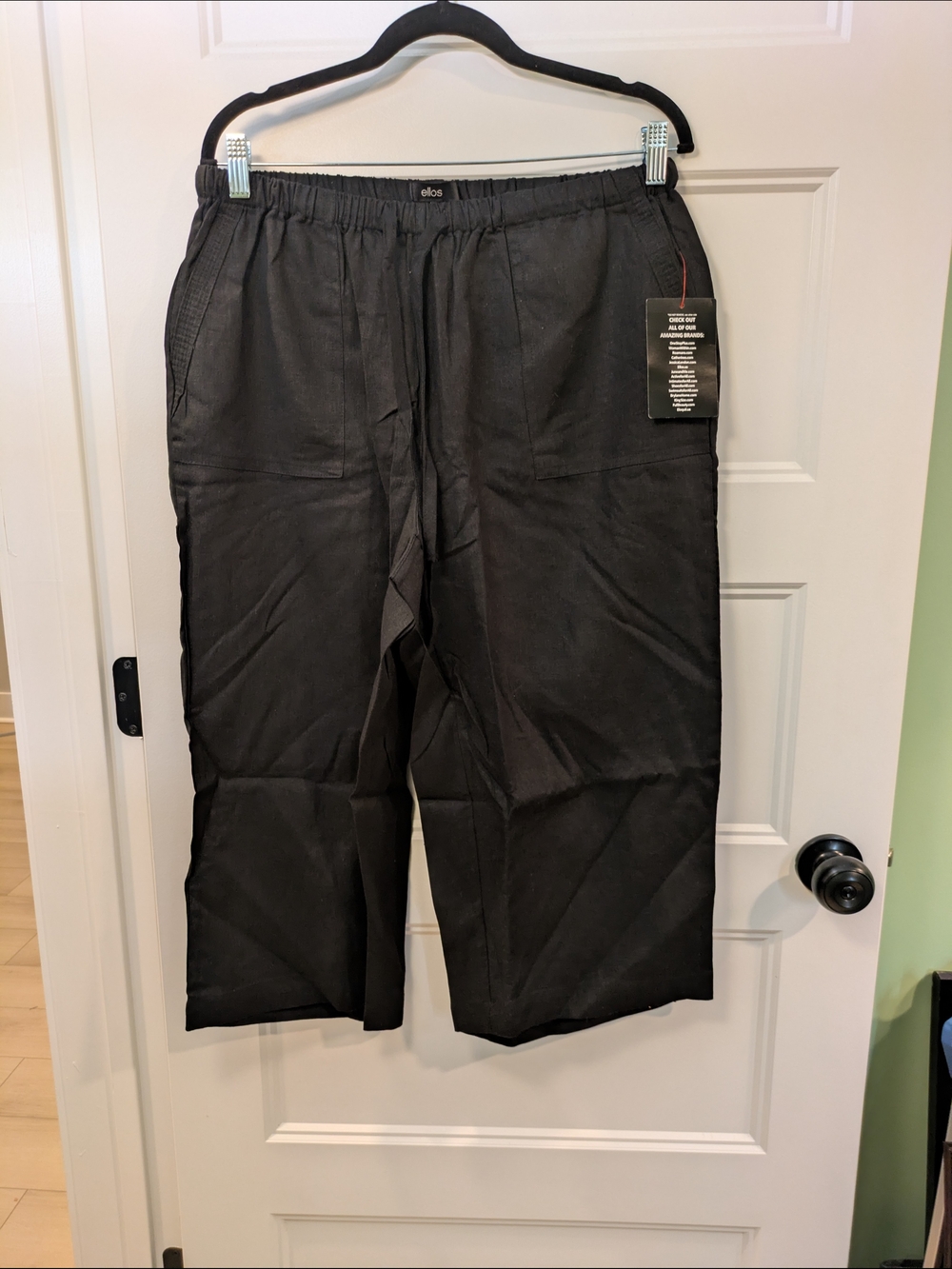New with tags! Black Casual Pull-On linen capris